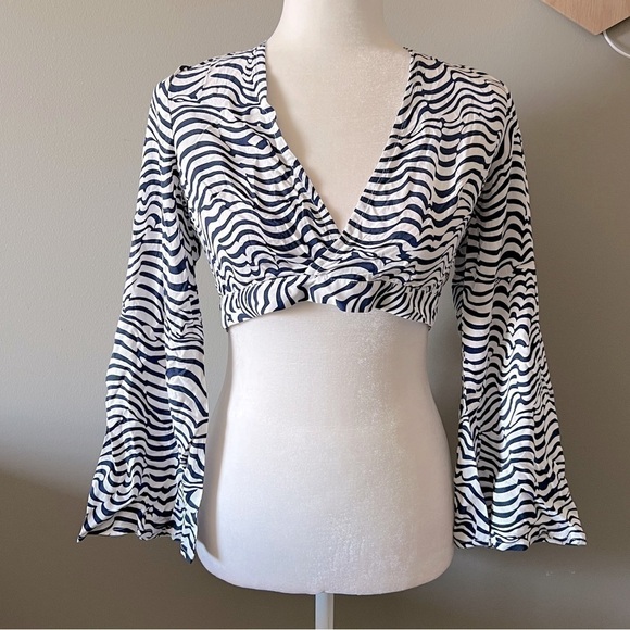 LF deep v long sleeve striped crop top size XS NWT - Picture 1 of 16